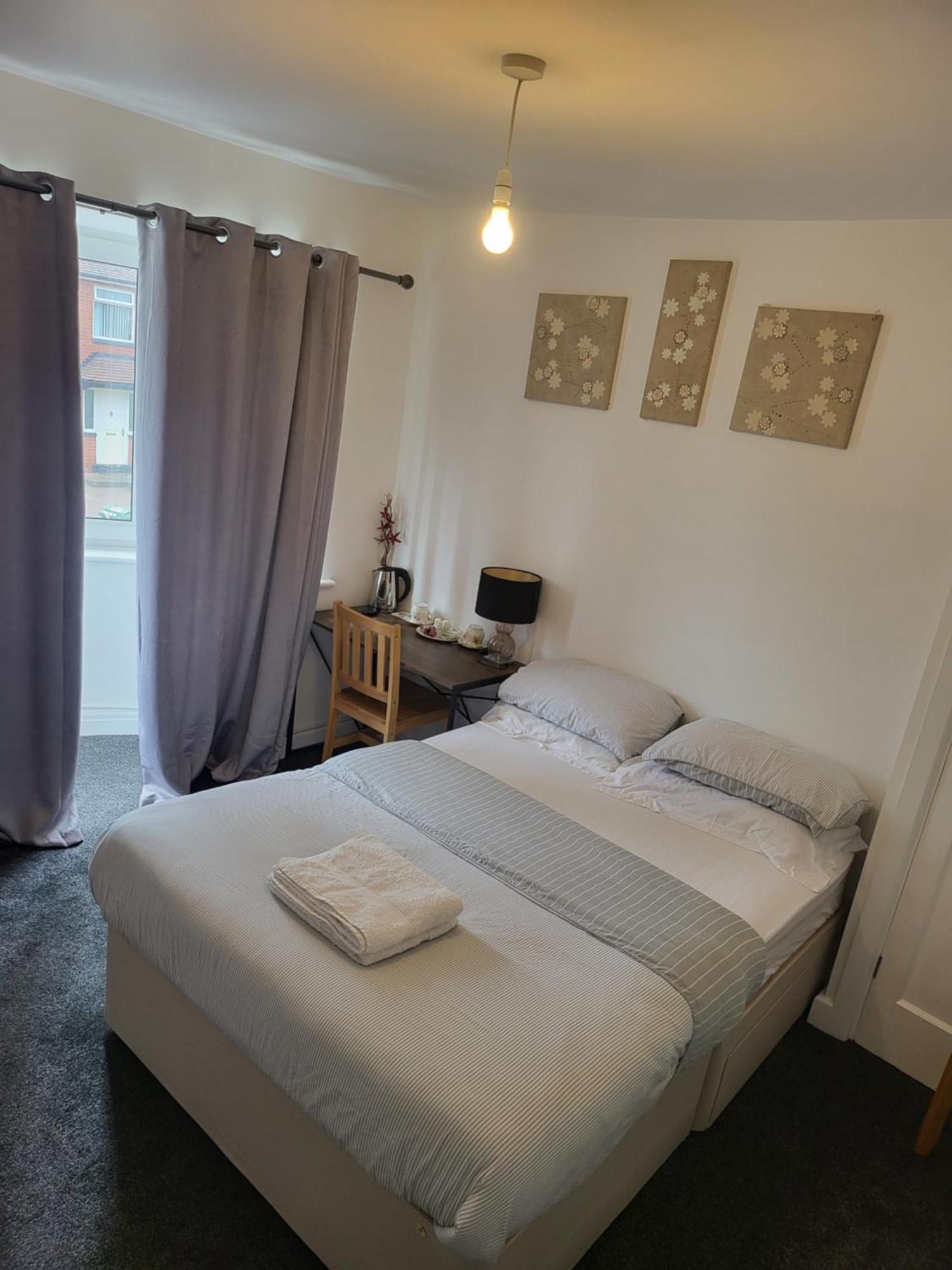 Hotel Petals Rm Leeds  Esterno foto